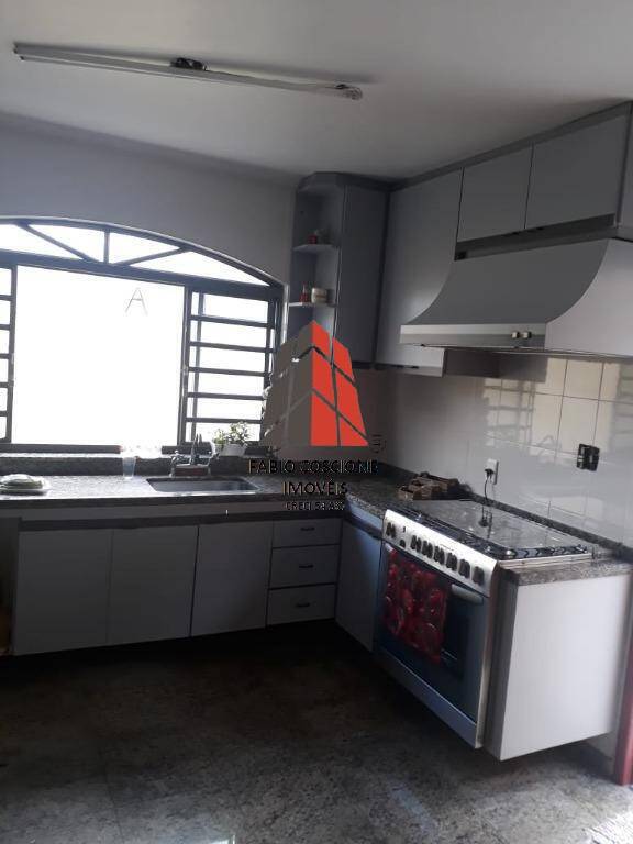 Sobrado à venda com 3 quartos, 200m² - Foto 9