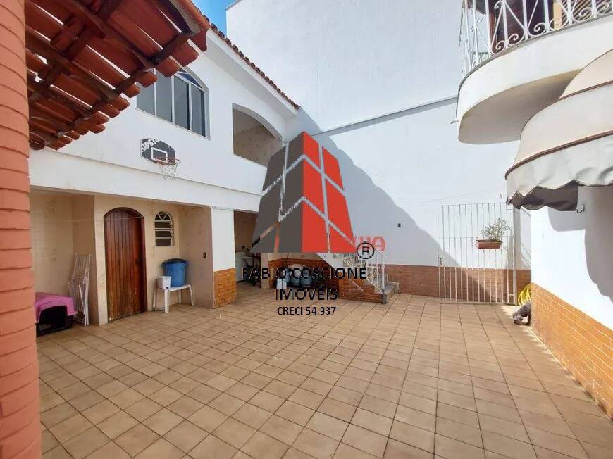 Casa à venda com 4 quartos, 210m² - Foto 11