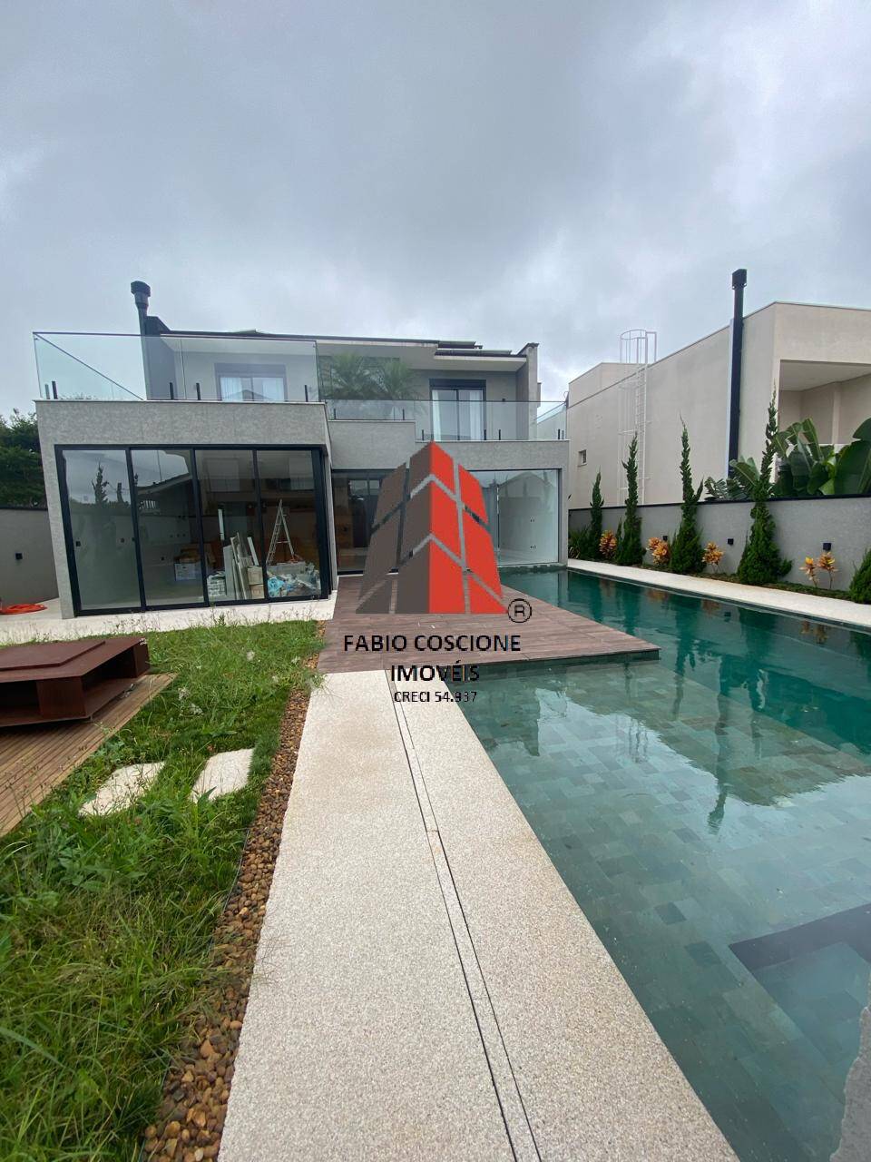 Casa à venda com 4 quartos, 498m² - Foto 1