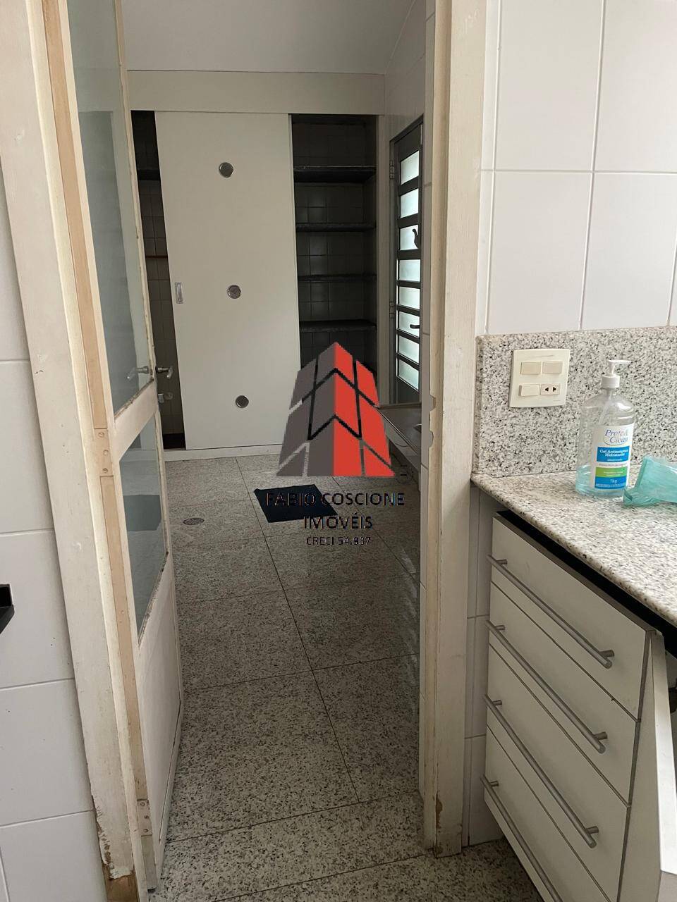 Casa para alugar com 3 quartos, 400m² - Foto 8