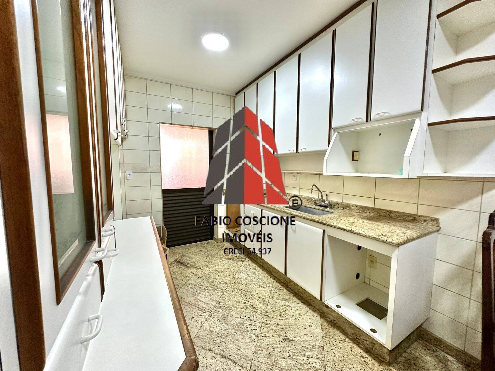 Apartamento à venda com 3 quartos, 123m² - Foto 2